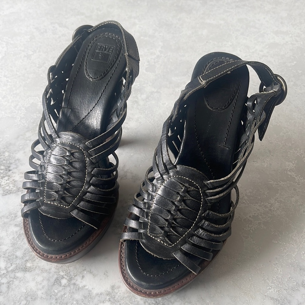 Black leather Frye sandal size 7.5